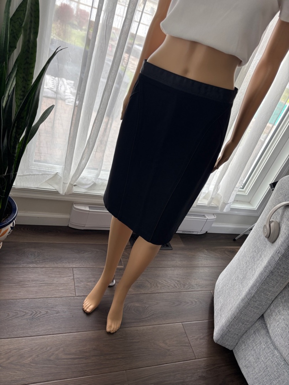 Kenar Black Knee-Length Pencil Skirt